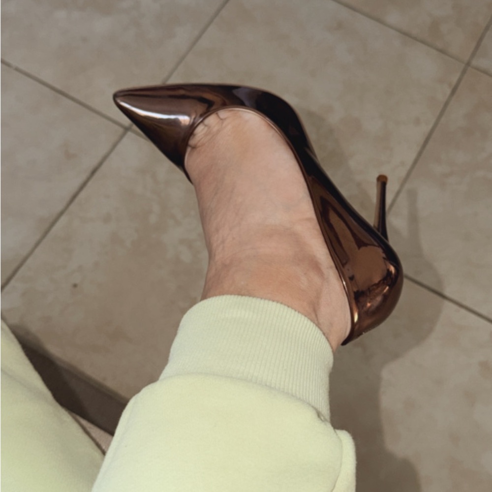 Heels/Pumps - Picture 6 of 6